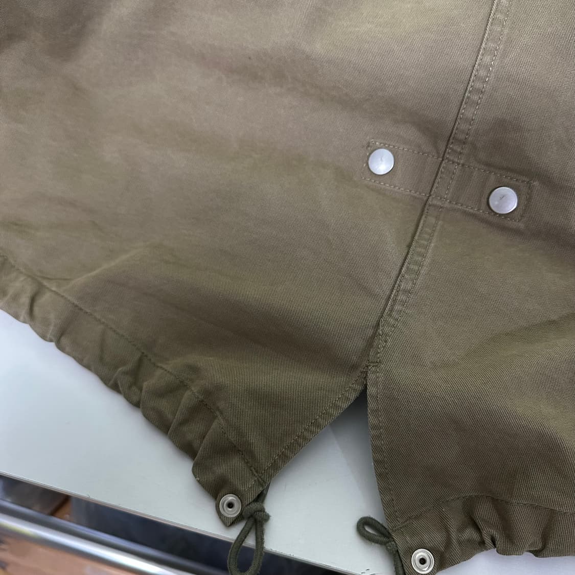 OS 라퍼지스토어 오버핏 내피탈부착 썬페이드워시드 피쉬테일 야상 상품이미지6