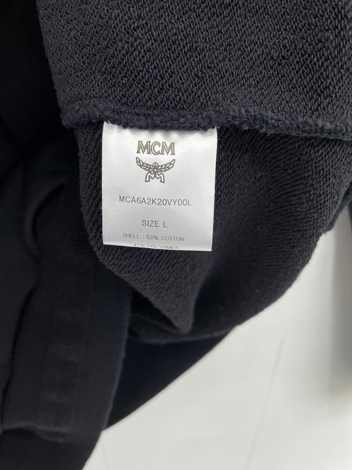 MCM 엠씨엠 벨벳 패치 라운드넥 맨투맨 상품이미지7