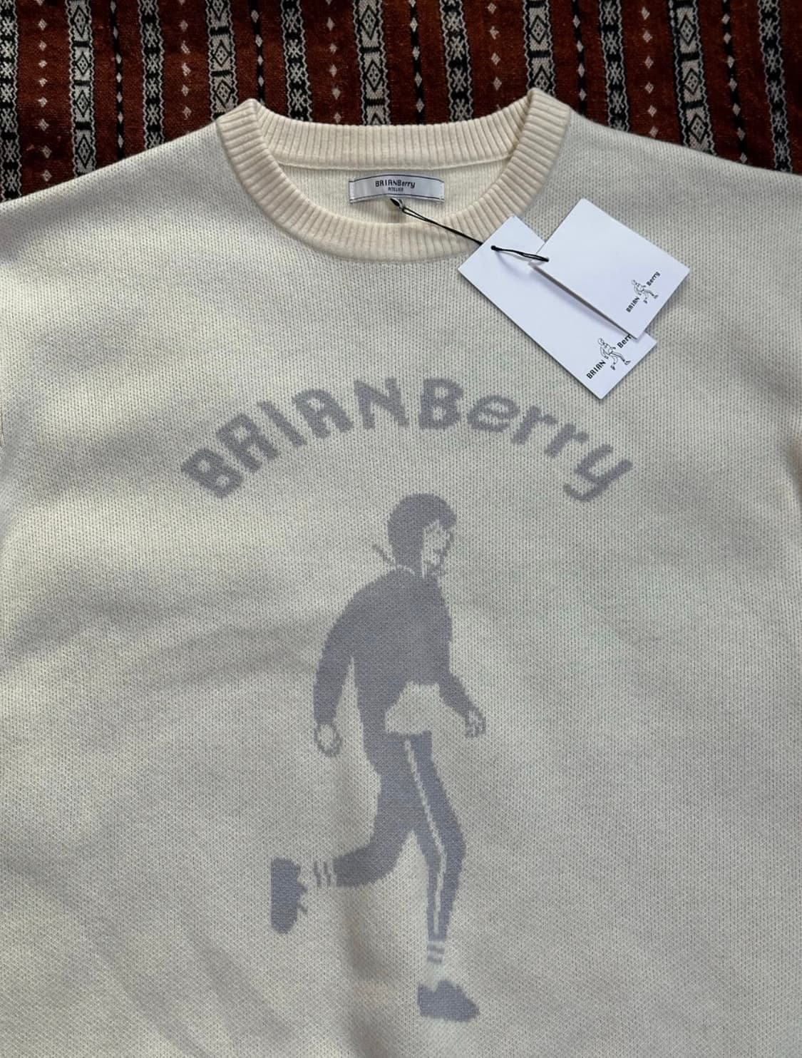 브라이언베리(BRIANBERRY) 아틀리에 그래픽 자카드 니트 - 크림 상품이미지6