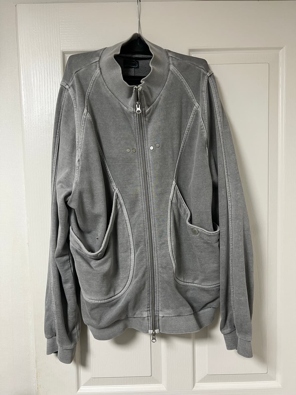 더콜디스트모먼트 집업 상품이미지1