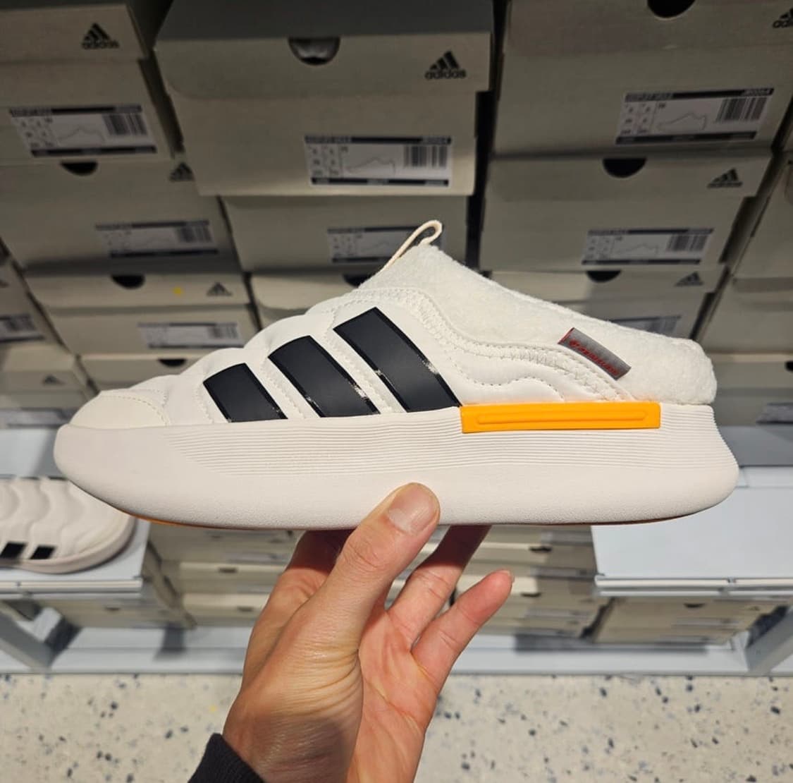 아디다스 Adipuff Mule 슬리퍼 남,녀 공용 상품이미지3