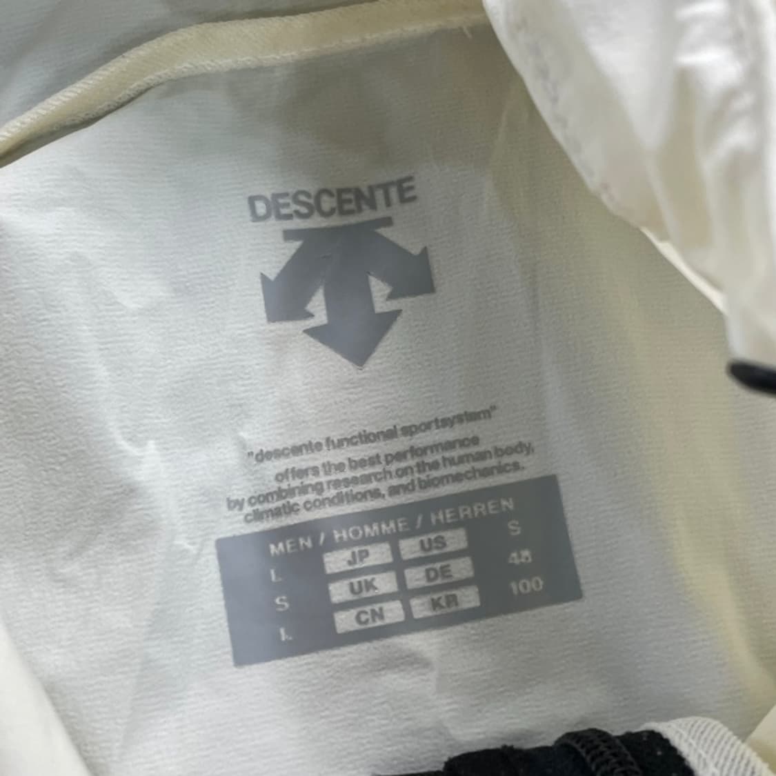 100 데상트 브리티쉬 트라이애슬론 바람막이  상품이미지4