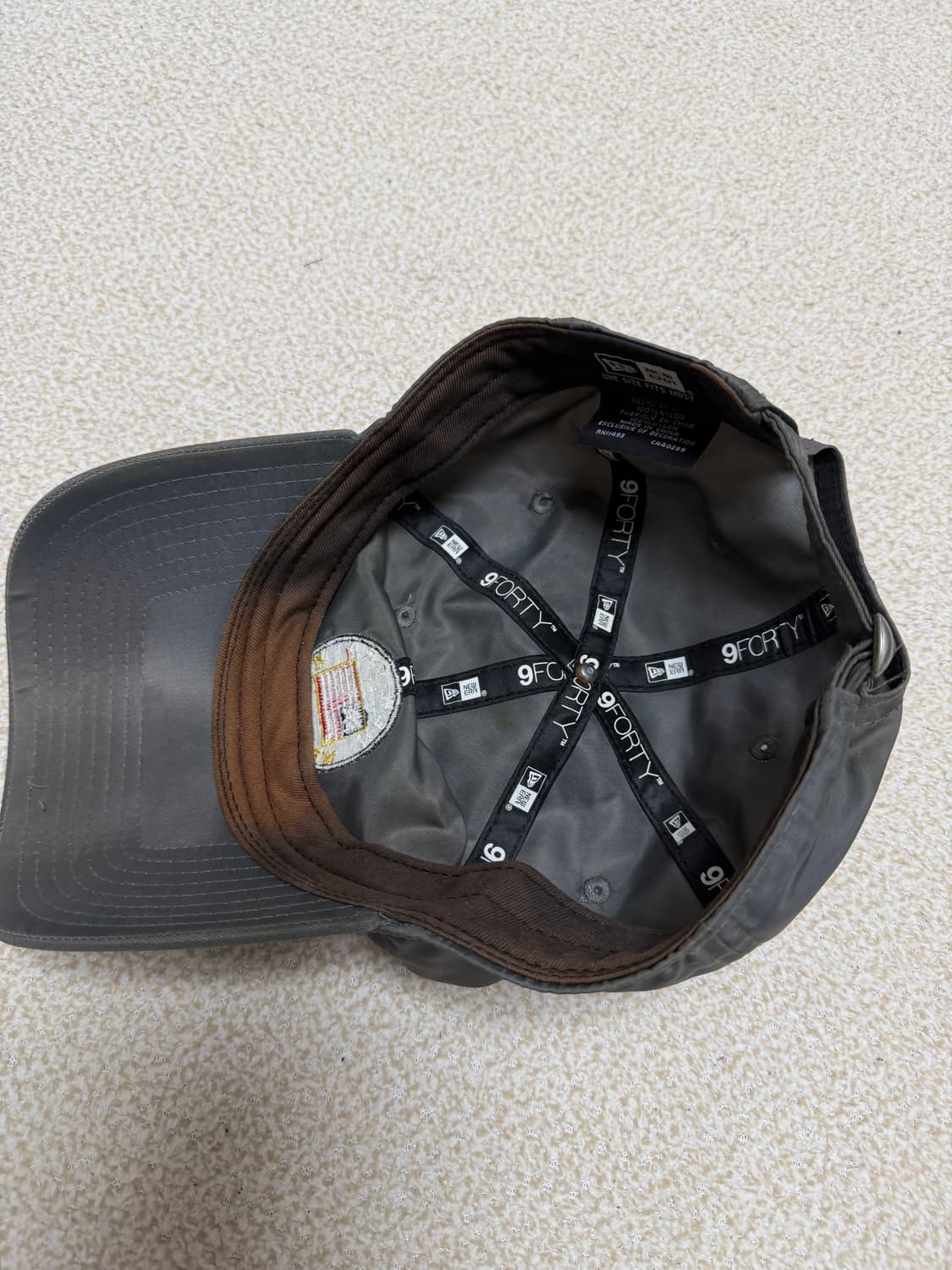 뉴에라 9FORTY 건메탈 딥그레이 뉴욕 자수로고 패치 나일론 볼캡 상품이미지4