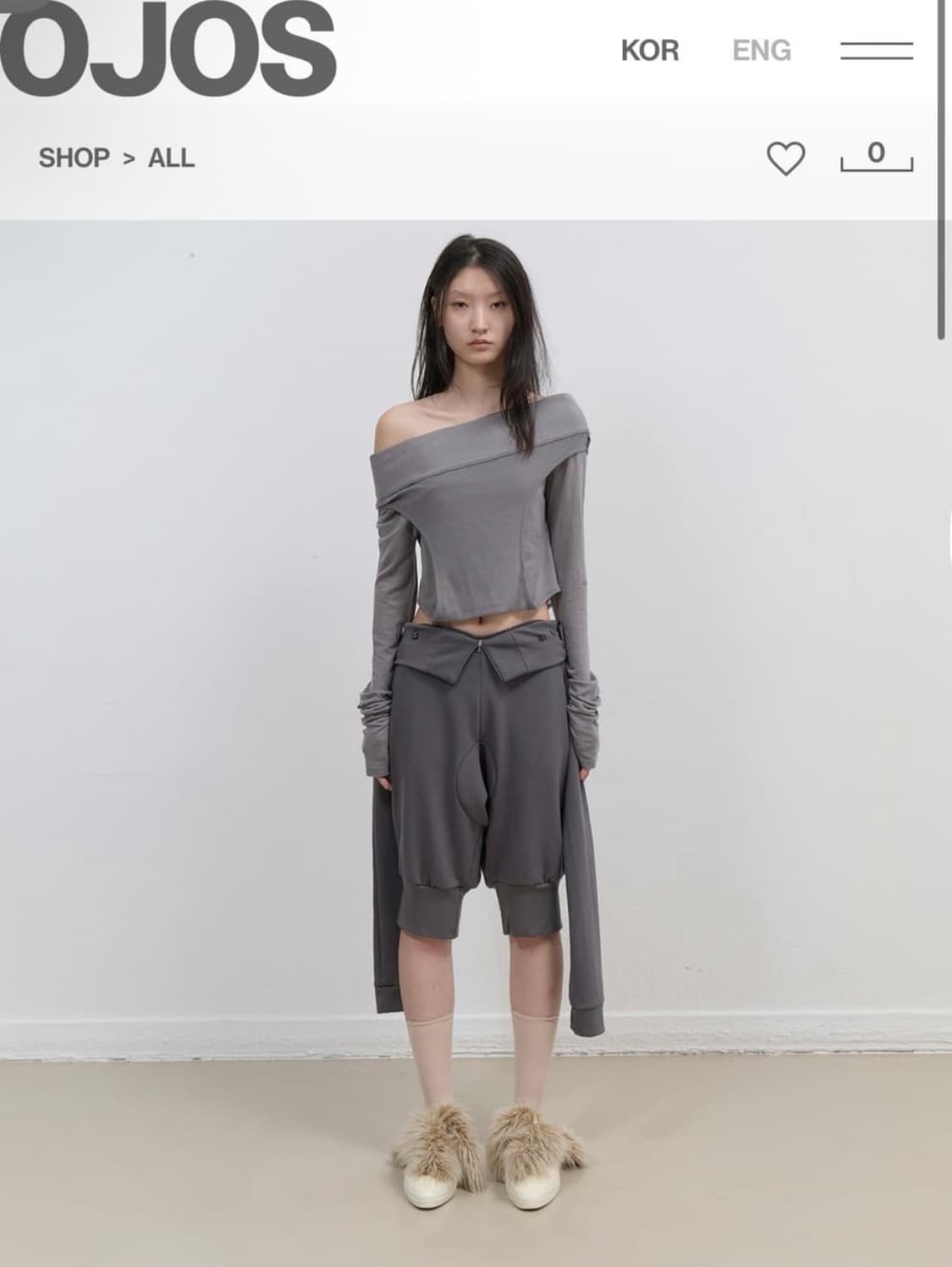 오호스 Curved Cut Layered Tee / Charcoal 상품이미지1