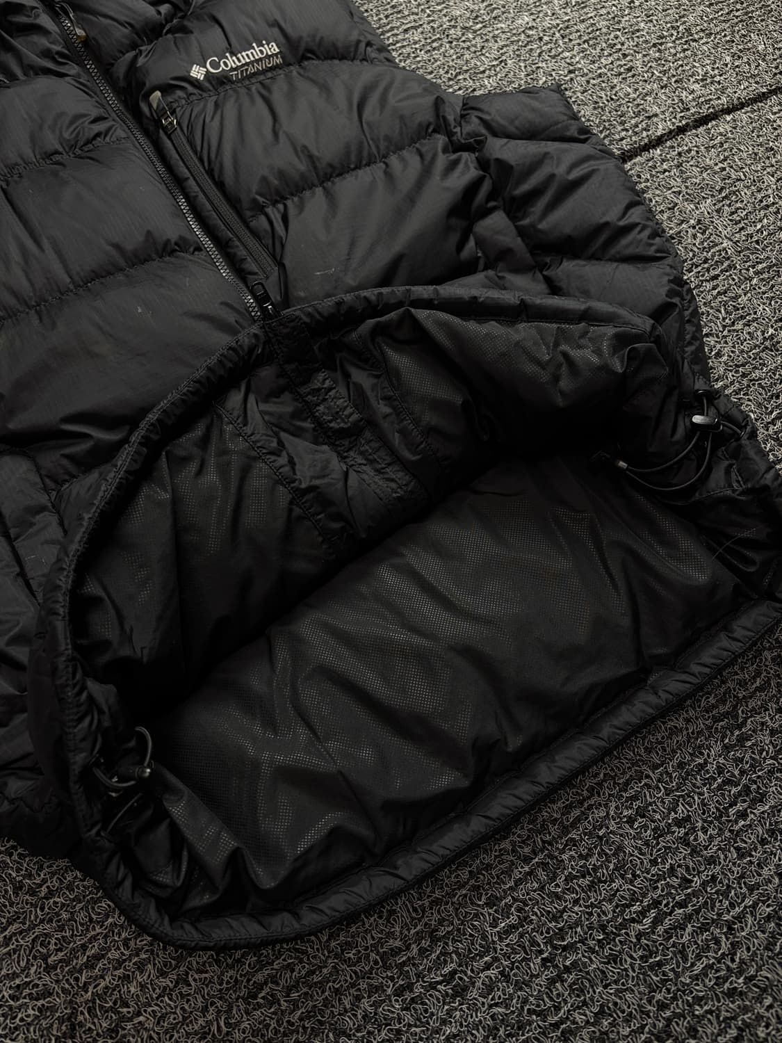 컬럼비아 USA 티타늄 옴니히트 다운 베스트 블랙 1882 상품이미지4