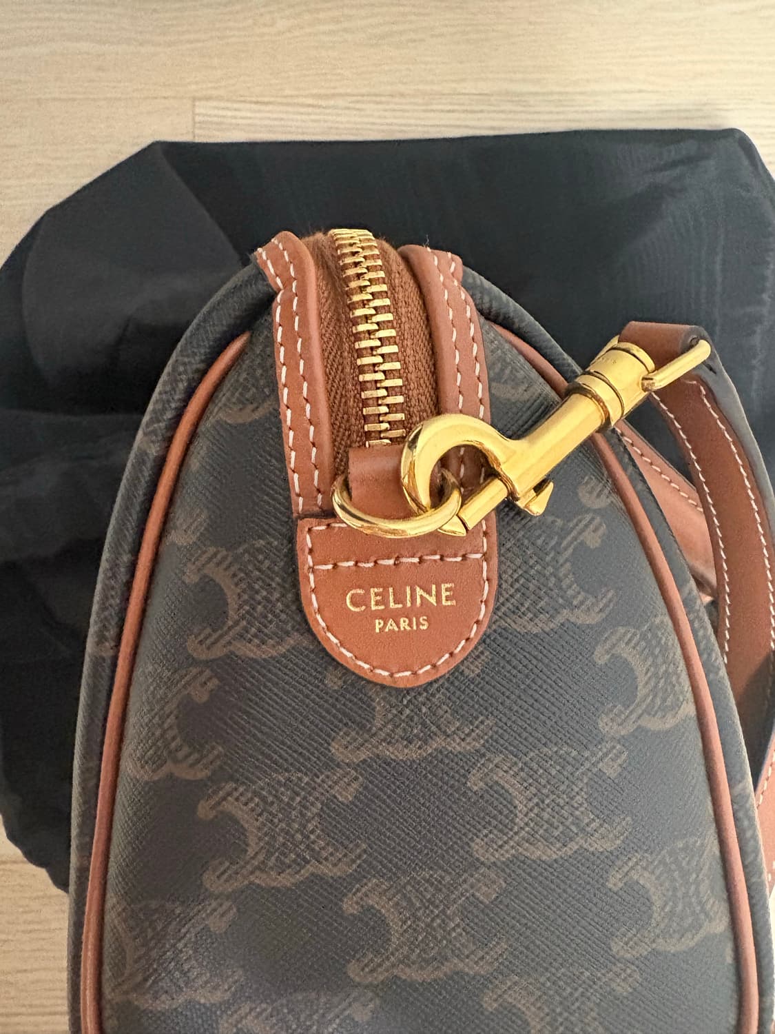 셀린느 스몰 보스턴 트리옹프 캔버스 카프스킨 상품이미지6