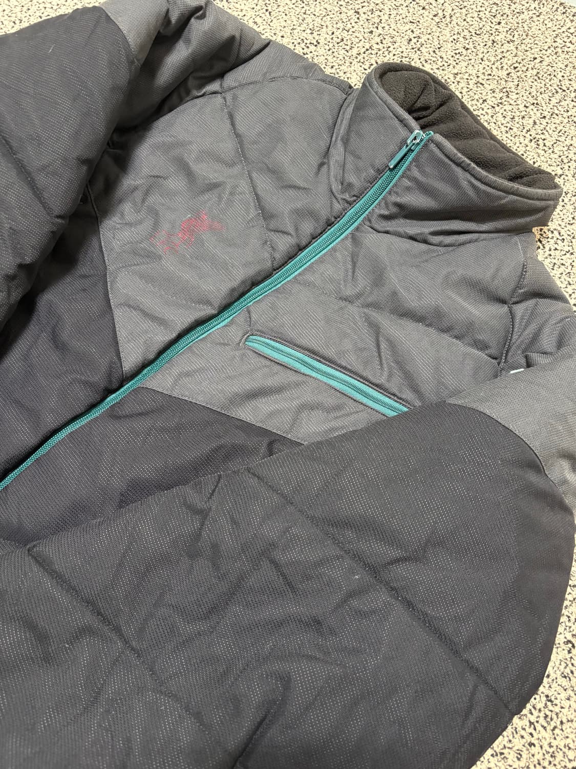 아디다스 리버풀 로고 점퍼 패딩 상품이미지2