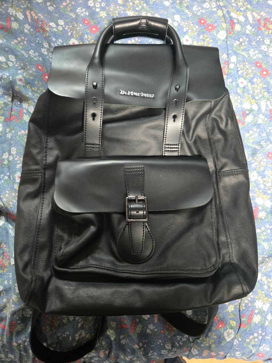 닥터마틴 블랙 사첼 백팩 상품이미지1