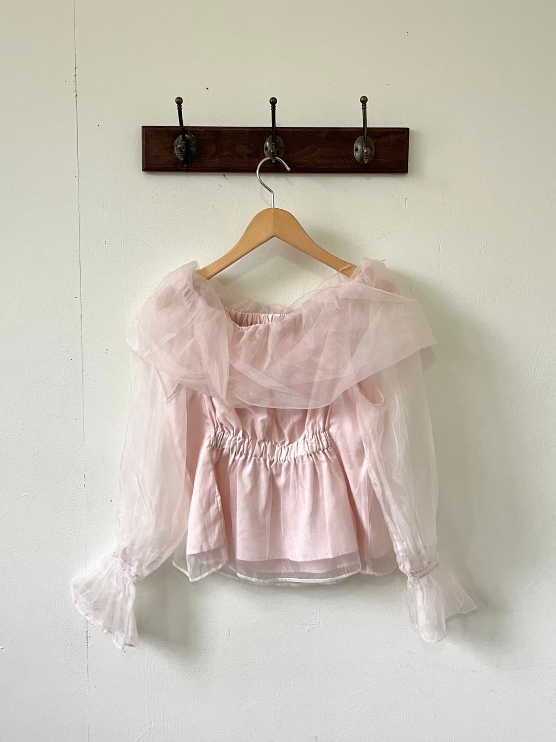 NICE CLAUP 핑크 쉬폰 오픈숄더 상품이미지2