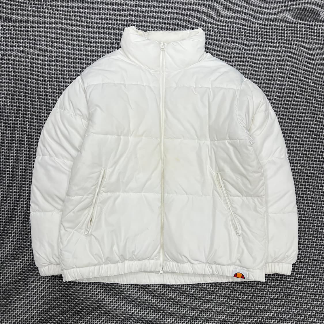 엘레쎄 화이트 빅로고 패딩 100 상품이미지3