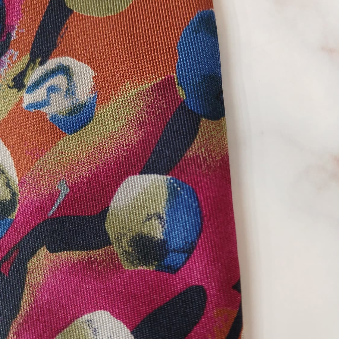 웅가로 실크 오렌지 아트워크 패턴 넥타이 9cm B등급 A19199
 상품이미지10