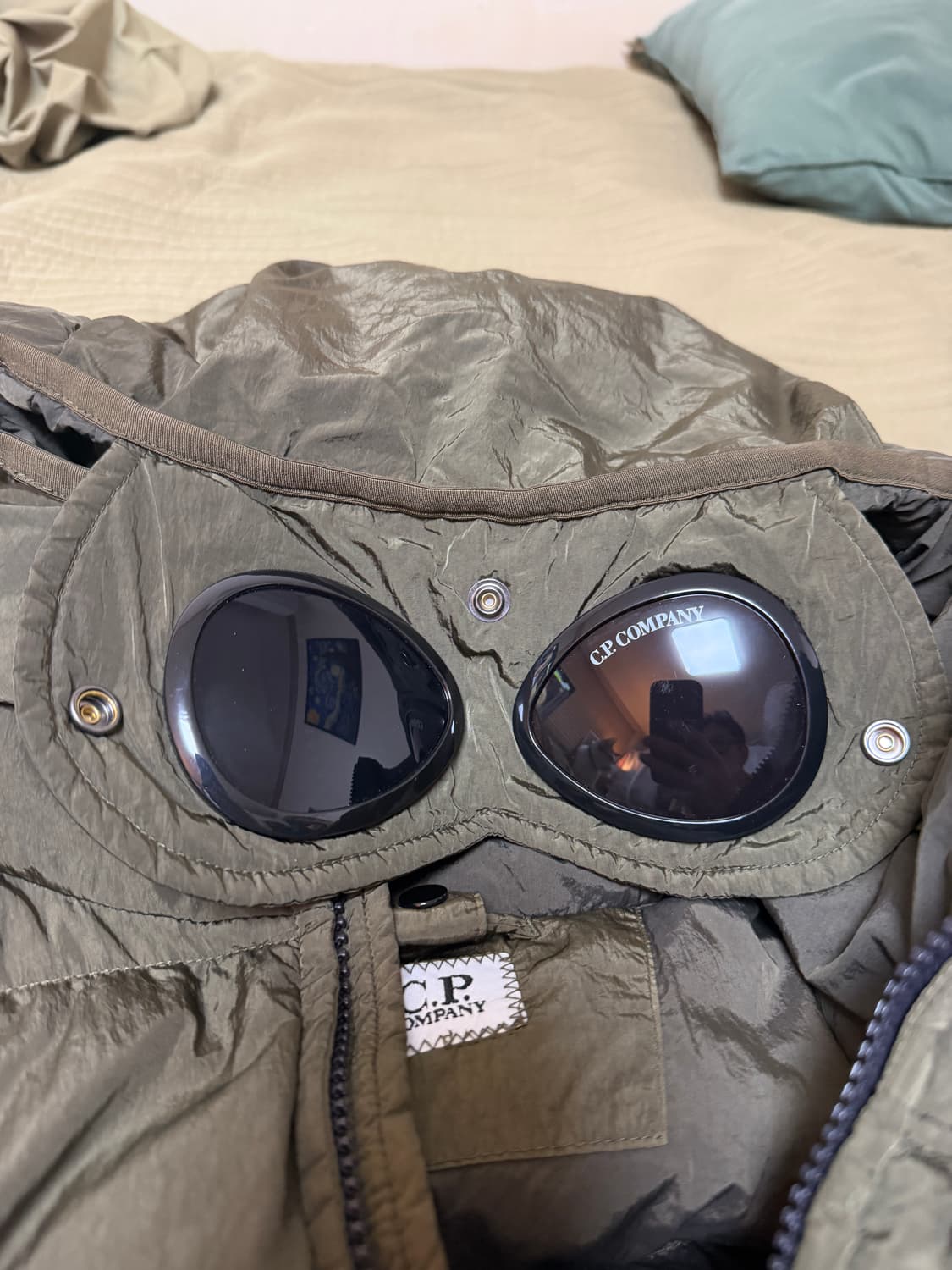 cp컴퍼니 에코 크롬-r 고글 패딩 24fw 상품이미지8