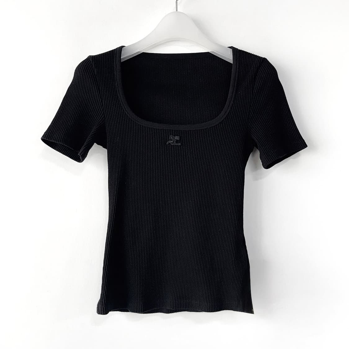 꾸레쥬 로고 스퀘어 넥 골지 니트 탑 상품이미지2