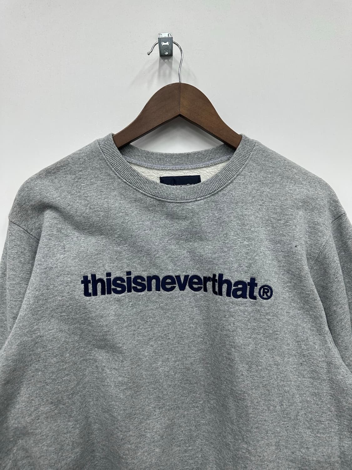 디스이즈네버댓 그레이 맨투맨  상품이미지3