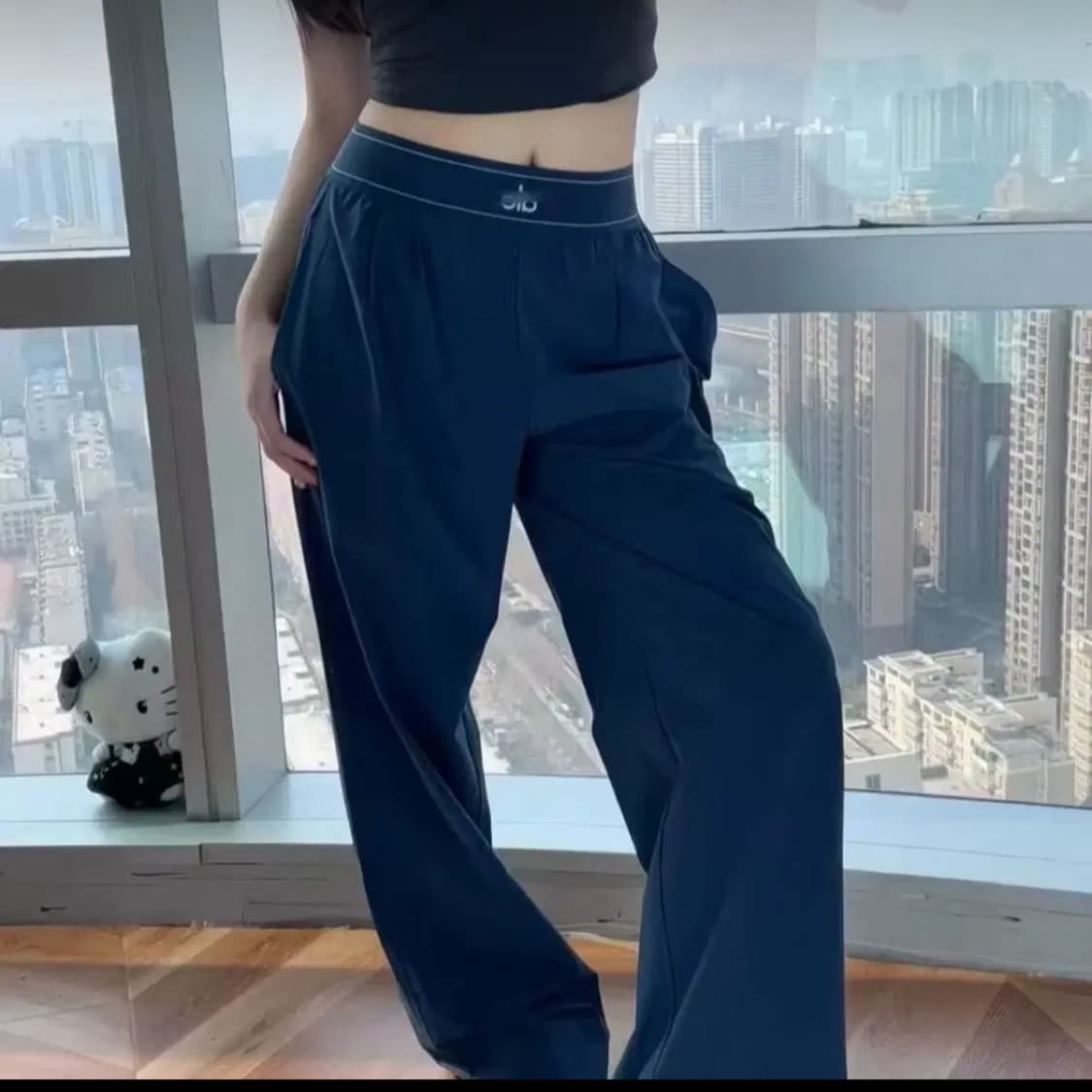 alo 와이드 팬츠 블랙 네이비 상품이미지2