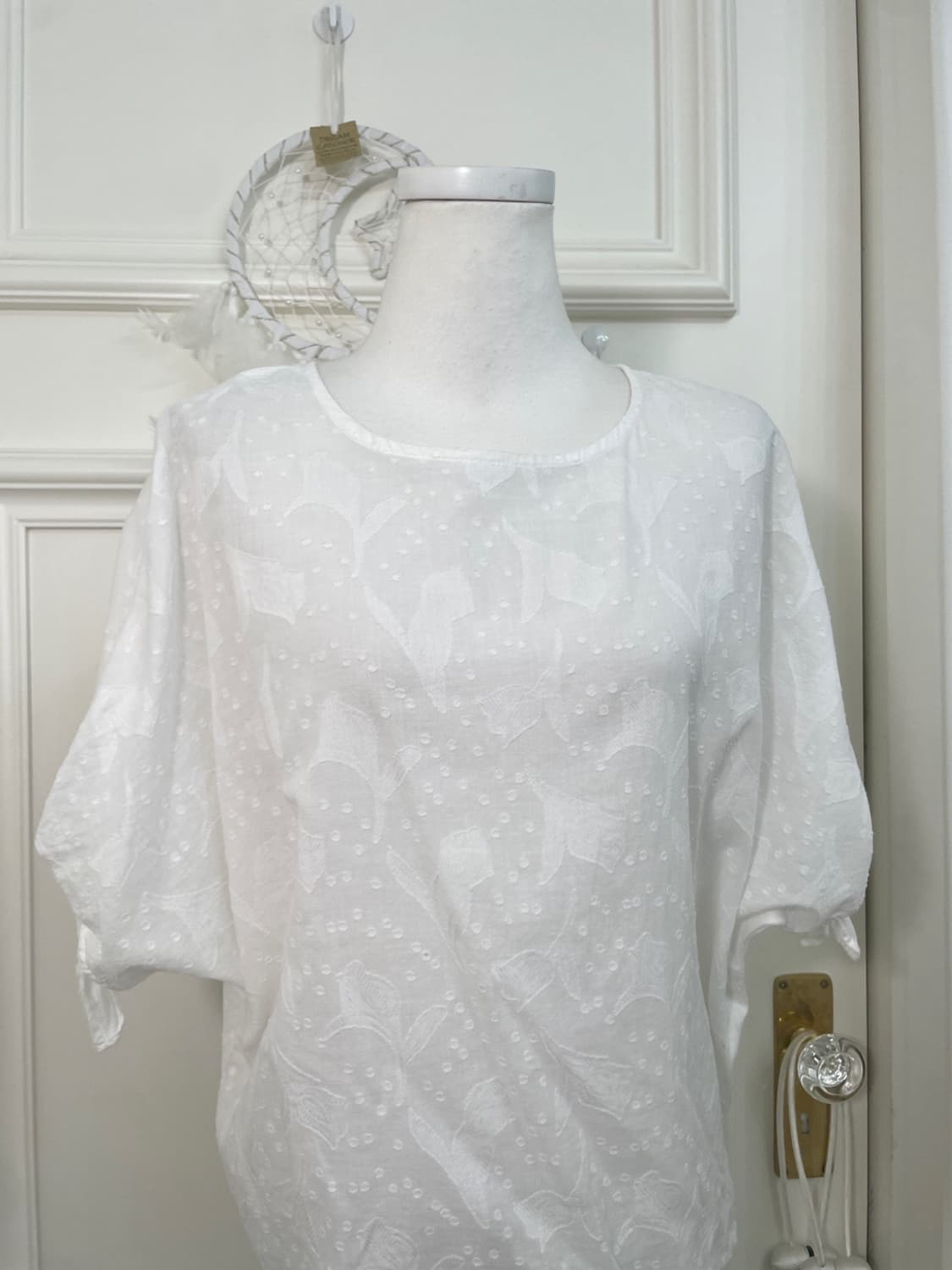 white jacquard sleeve bow back button co 상품이미지5