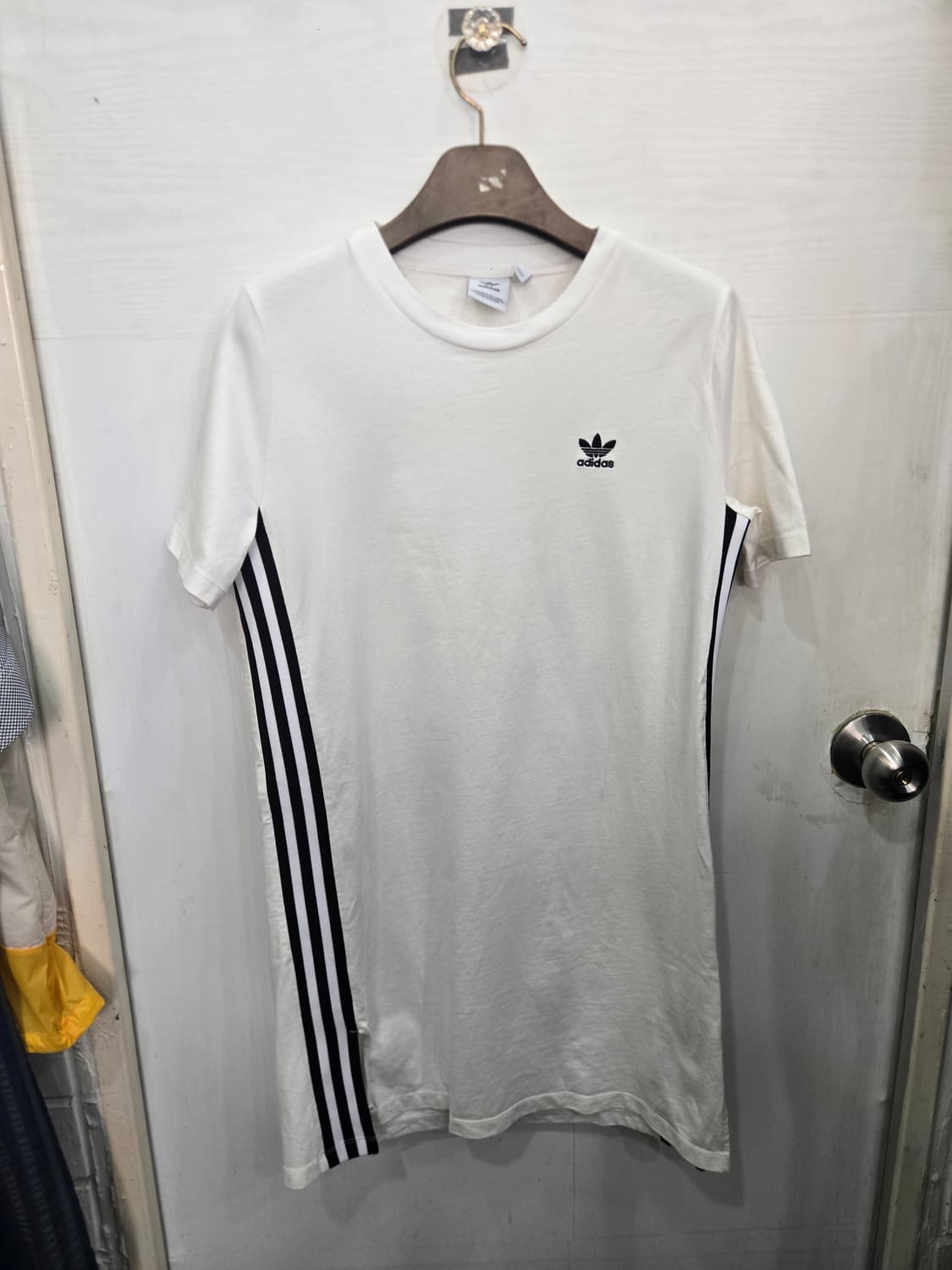 M,95 )) adidas 아디다스 옆트임 원피스~ 화이트 & 블랙 상품이미지2