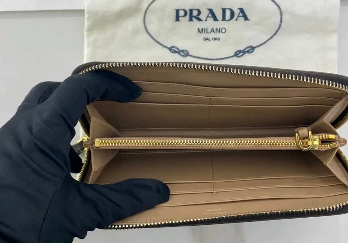 [정품] 프라다 사피아노 지피월렛 골드 로고 장지갑 상품이미지5