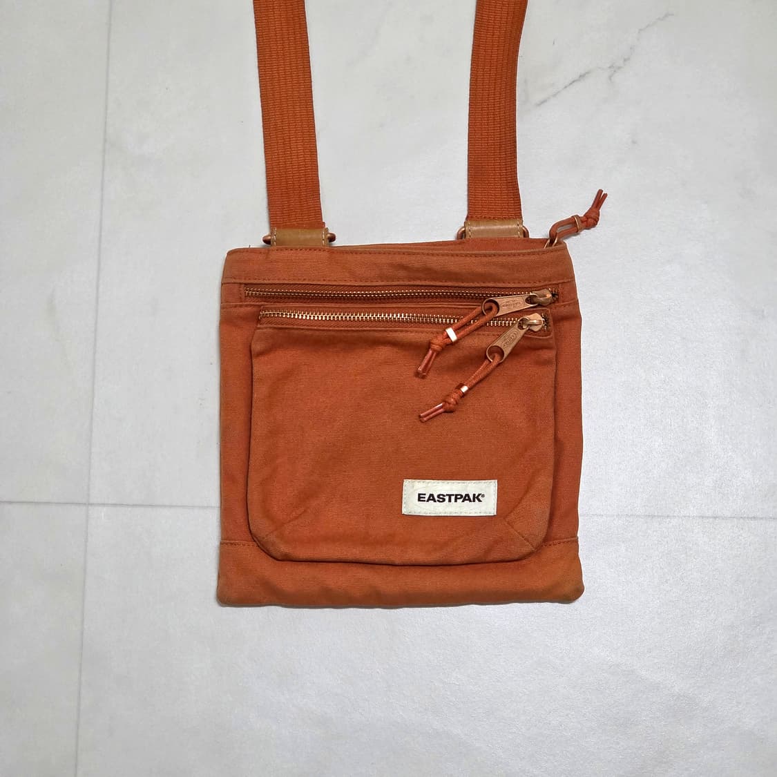 이스트팩 오렌지 미니 크로스백 상품이미지2