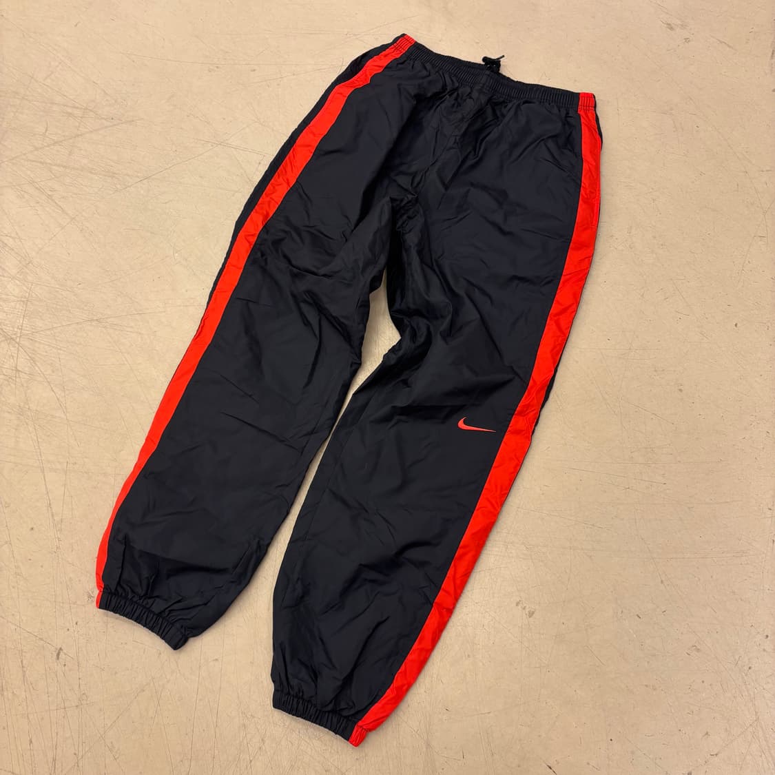 나이키 사이드라인 스우시 조거 팬츠 상품이미지1