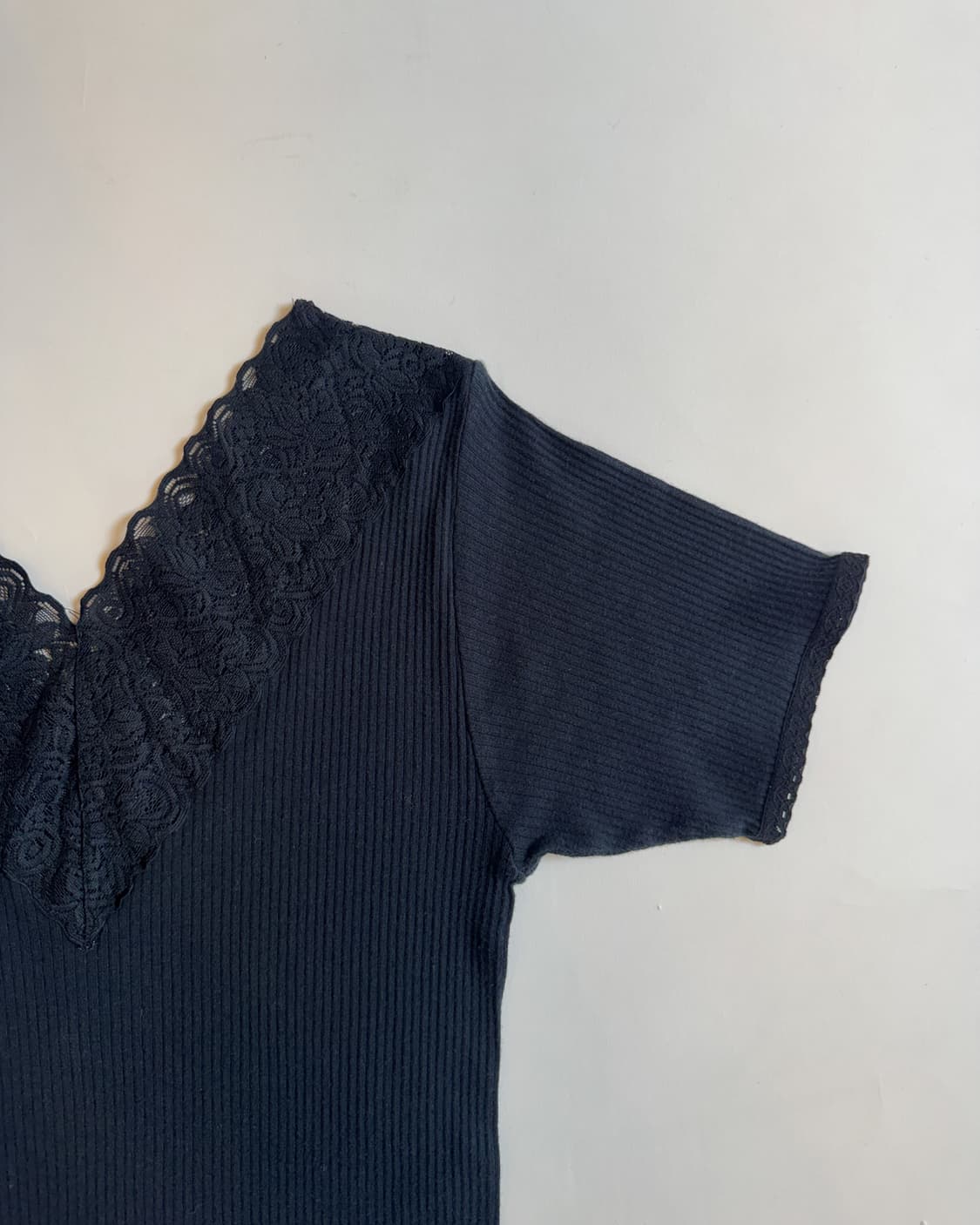 Black V-Neck Lace Ribbed Top 상품이미지3