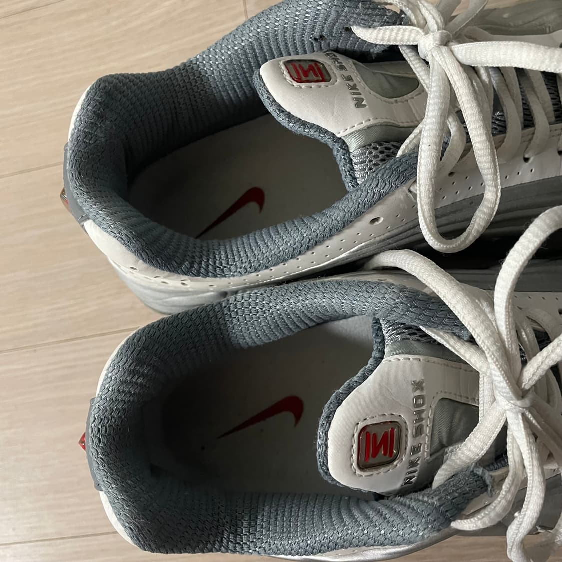 나이키 샥스 R4 커멧레드 255 상품이미지3