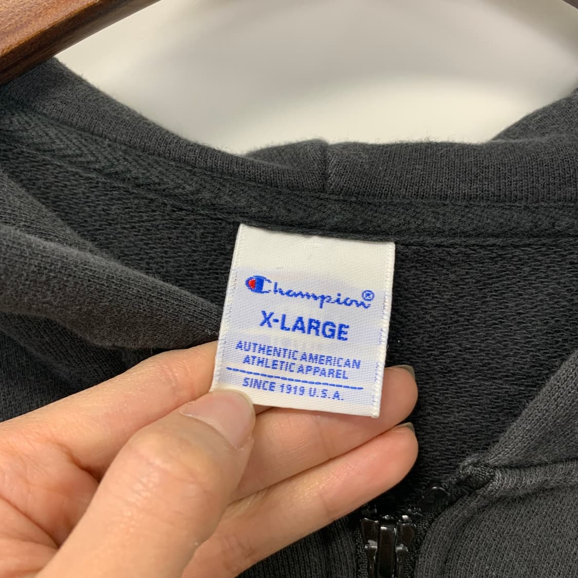 챔피온 자수로고 블랙 후드집업 상품이미지7