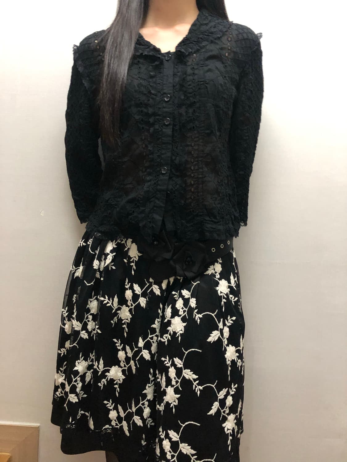 빈티지 블랙 레이스 펀칭 블라우스 상품이미지5