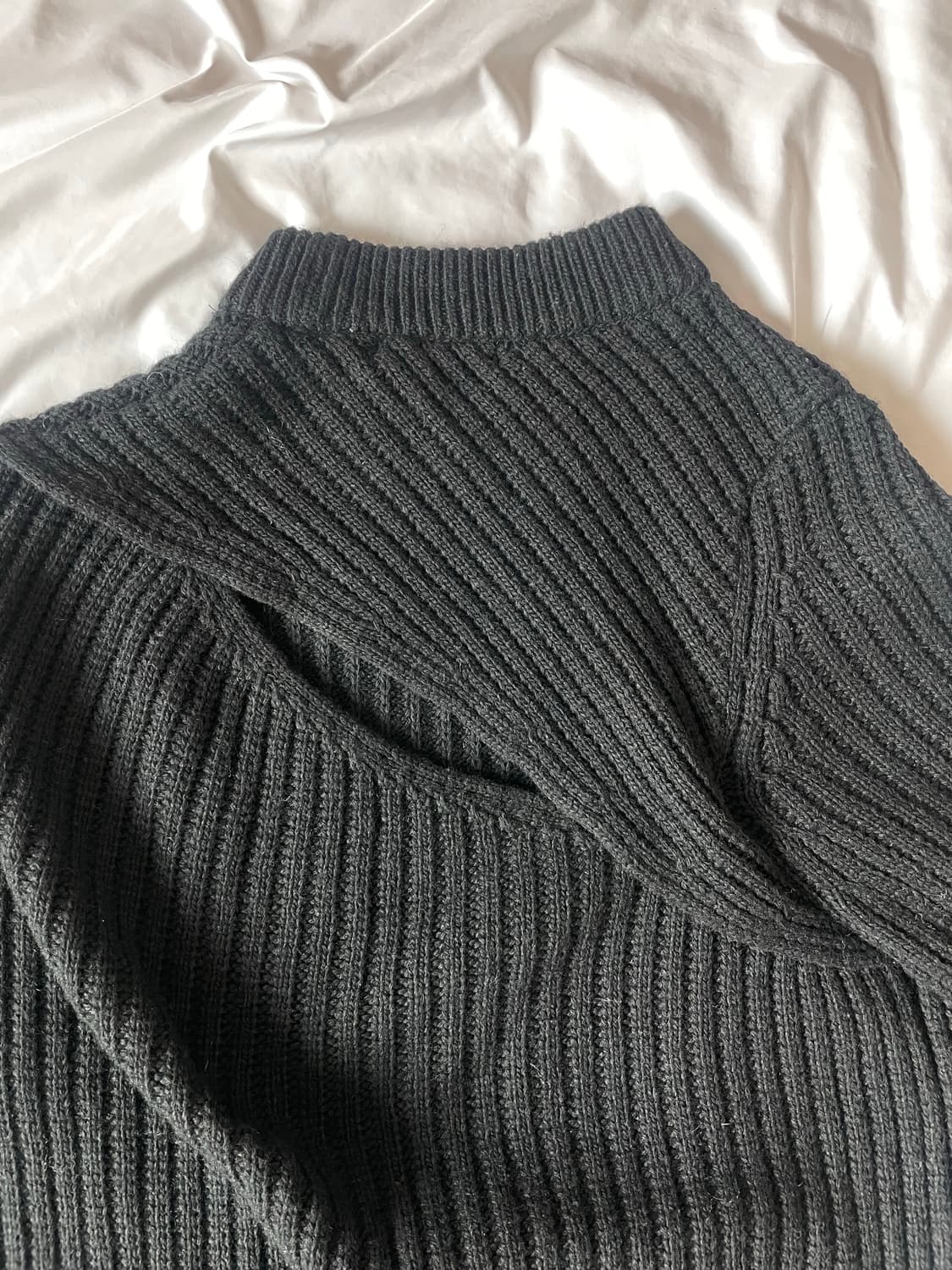 모어댄파라다이스 컷아웃 니트 상품이미지3