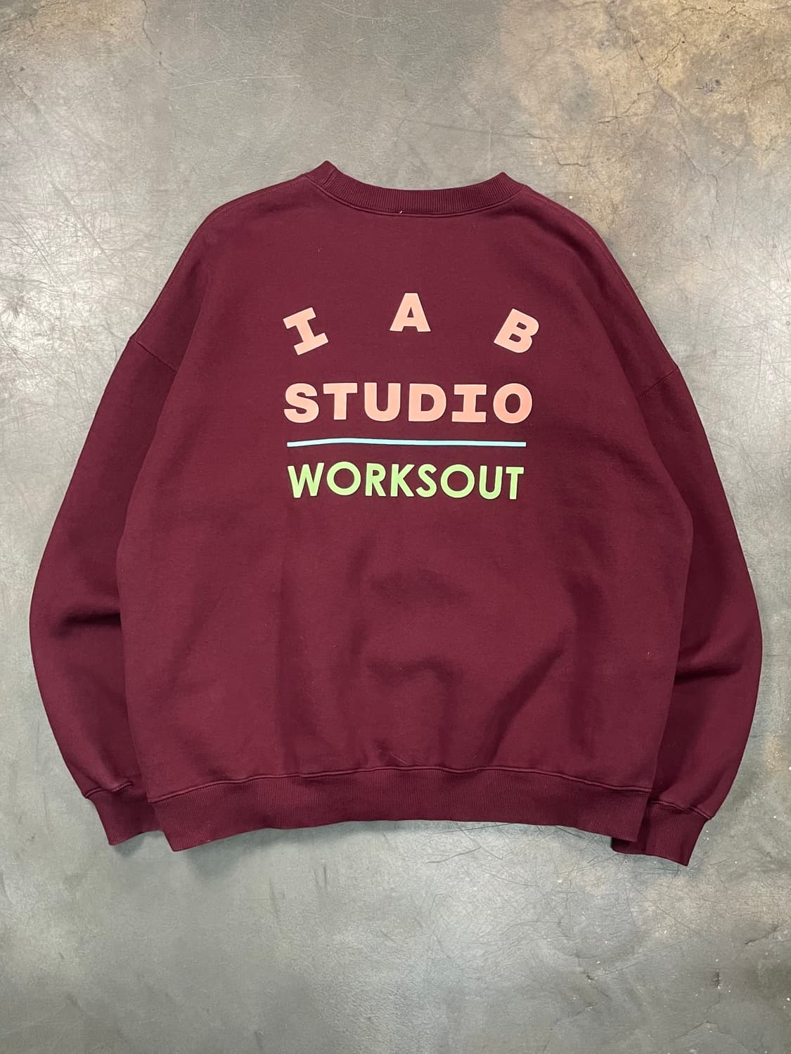 아이앱 X 웍스아웃 스웻셔츠 상품이미지1