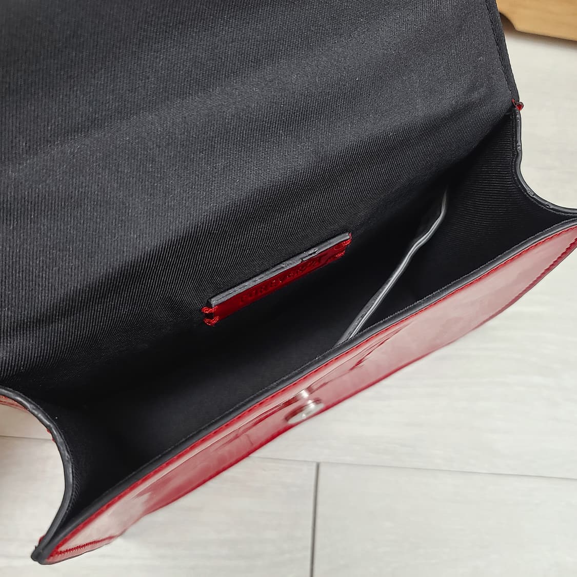 새상품) 미국브랜드🇺🇲 에나멜 체인백 레드 상품이미지4