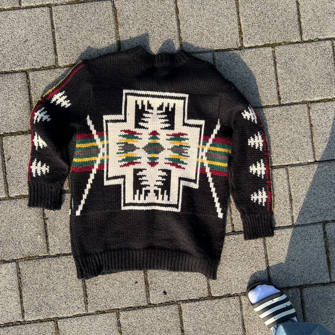 Sweater with Native American patterns 상품이미지3