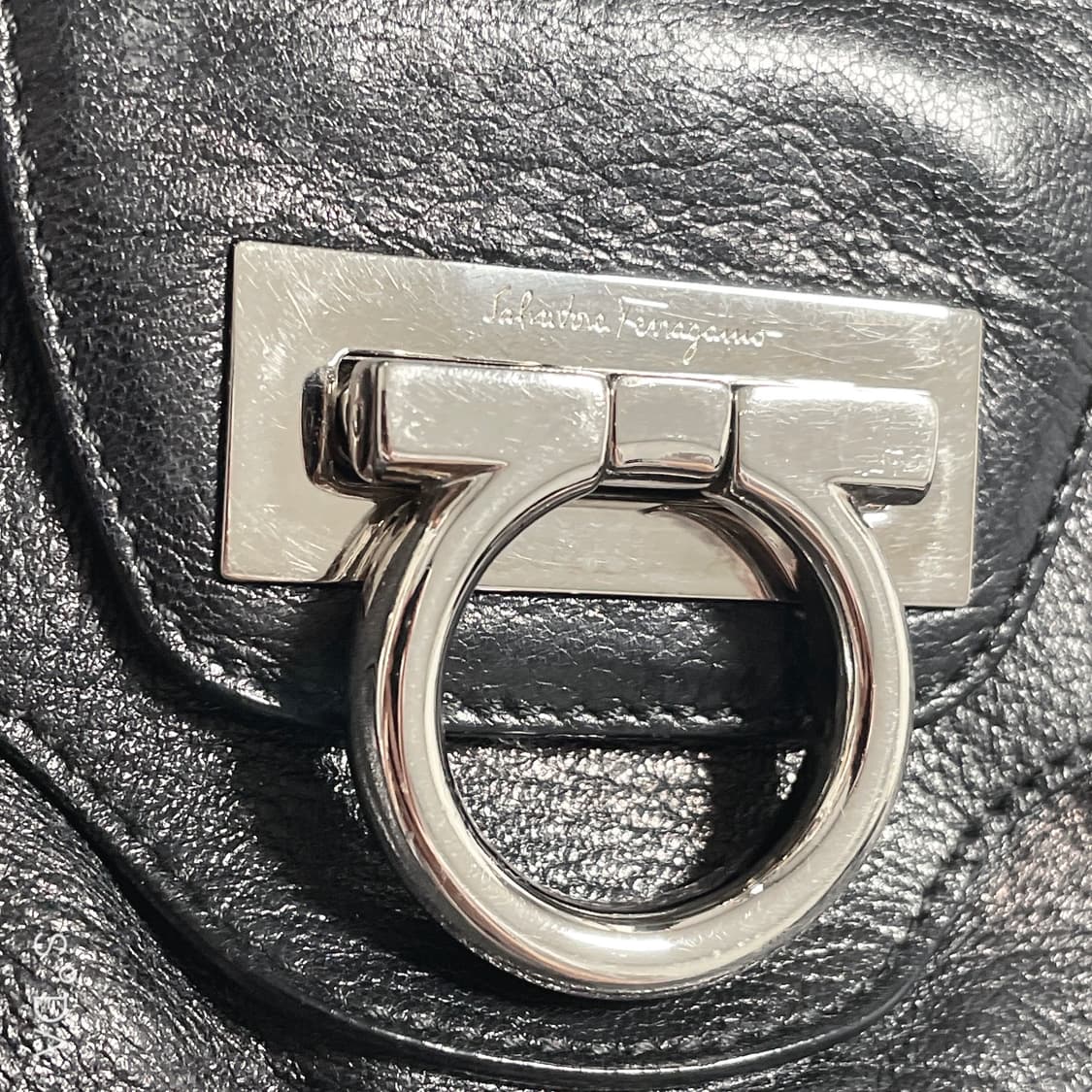 페라가모 블랙 숄더백 상품이미지2