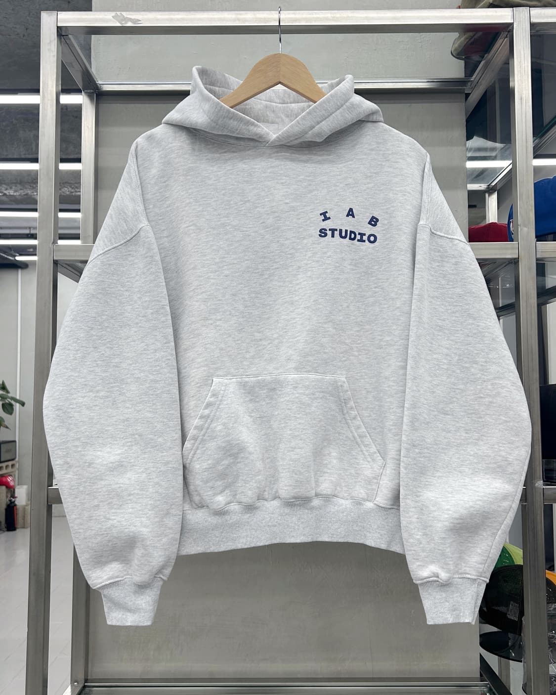 아이앱 스튜디오 베이직 빅로고 스웻 후드티 멜란지 상품이미지3