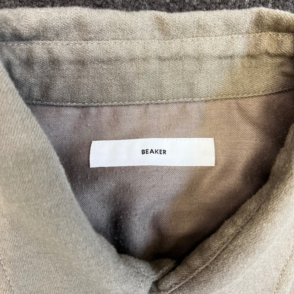 비이커 베이지 셔츠 상품이미지3