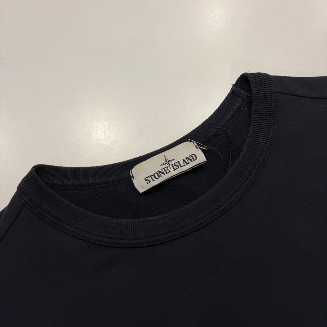 [M] 19ss 스톤아일랜드 블랙 맨투맨 수입택 D833 상품이미지3