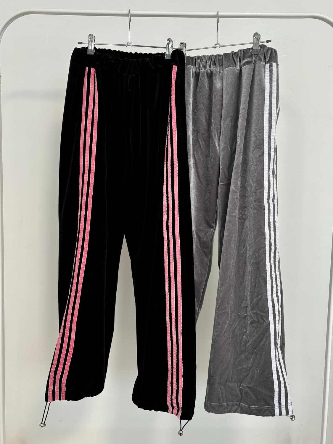 플레이보이 레터링 벨벳 사이드라인 밴딩 조거팬츠 상품이미지2