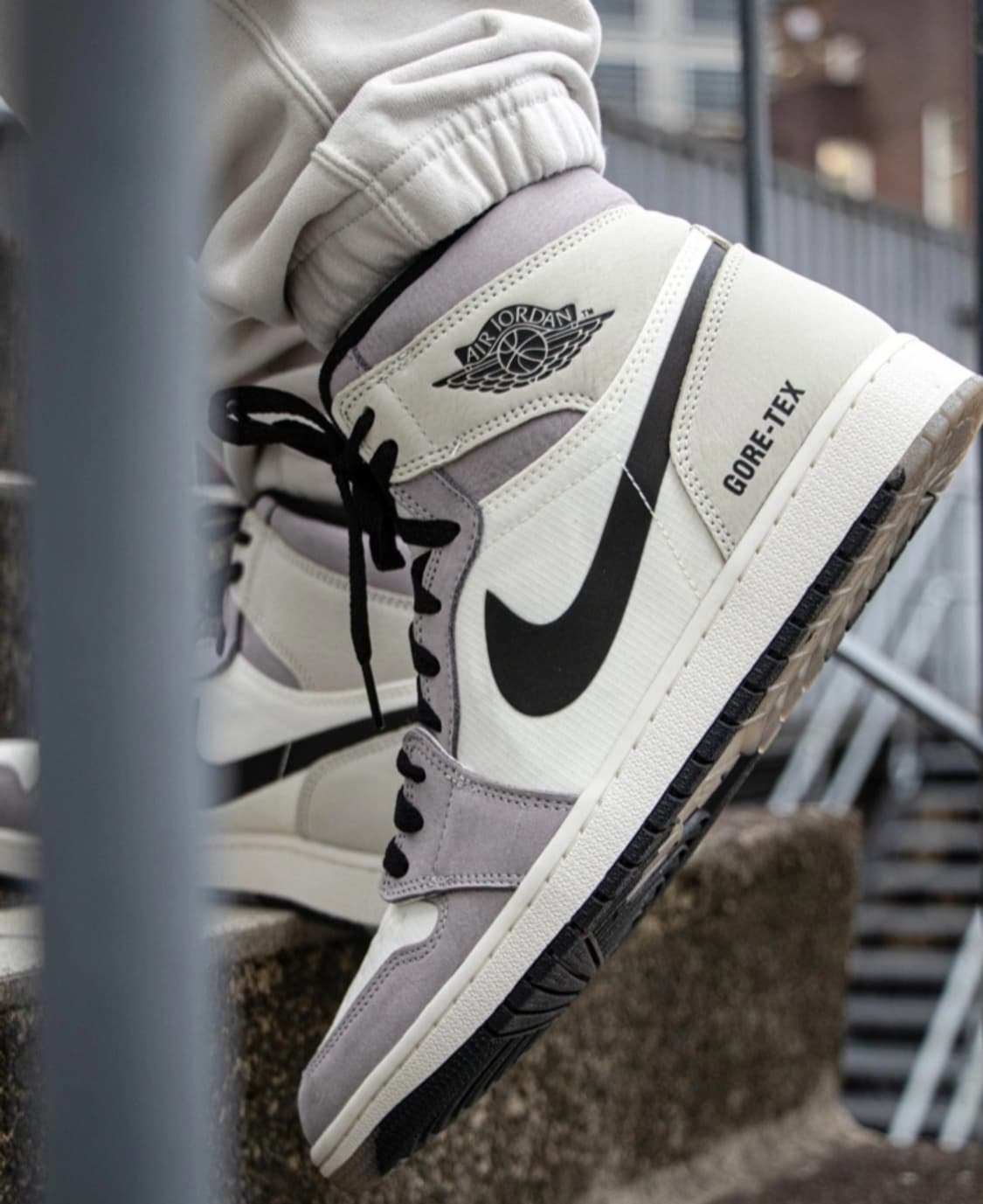 [275]조던1 하이 고어텍스 세일  상품이미지4