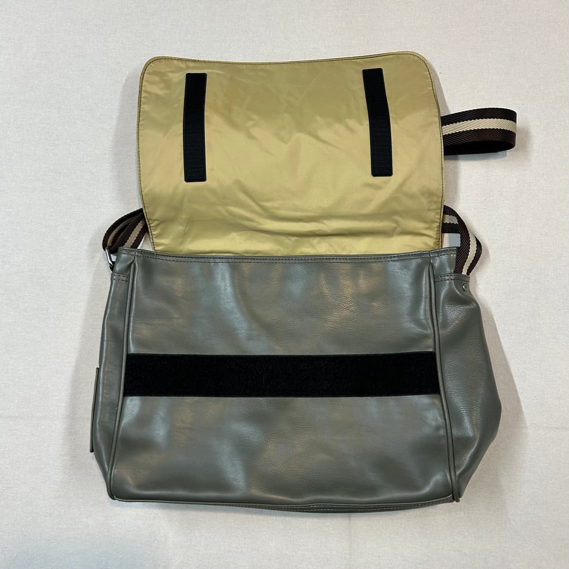 디젤 DIESEL 가방 메신저백 숄더백 올리브 그린 상품이미지3