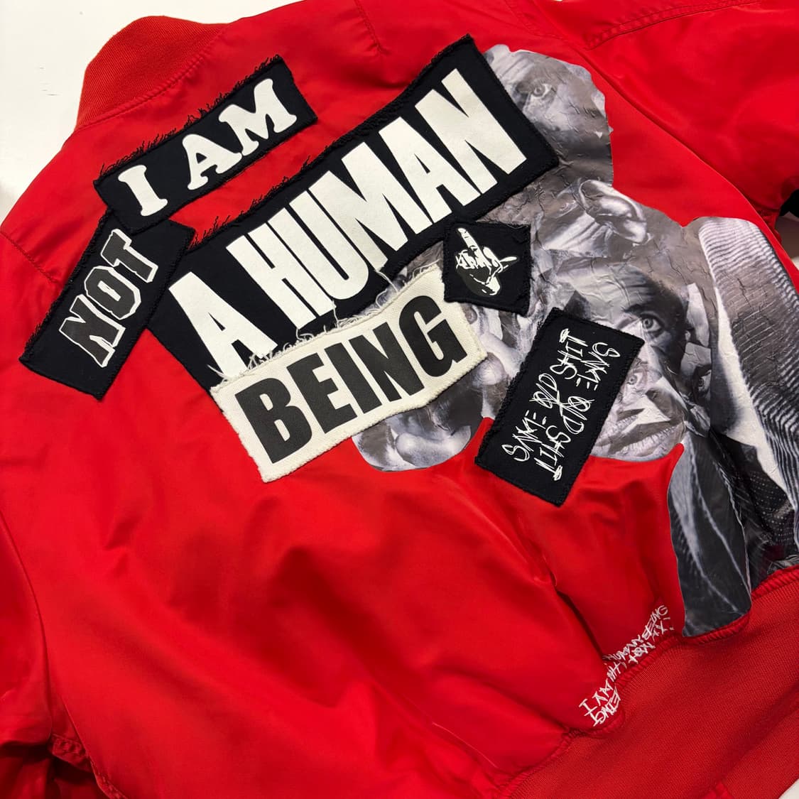[M] 휴먼비잉 패치 장식 레드 항공점퍼 상품이미지9