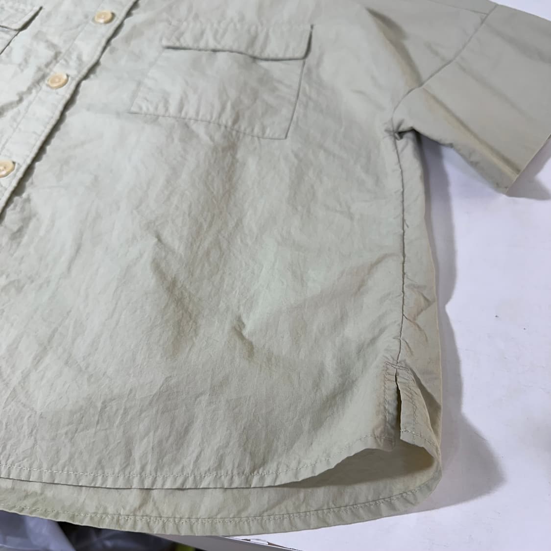 우먼L 에디바우어 파스텔베이지 투포켓 나일론 반팔셔츠 상품이미지4