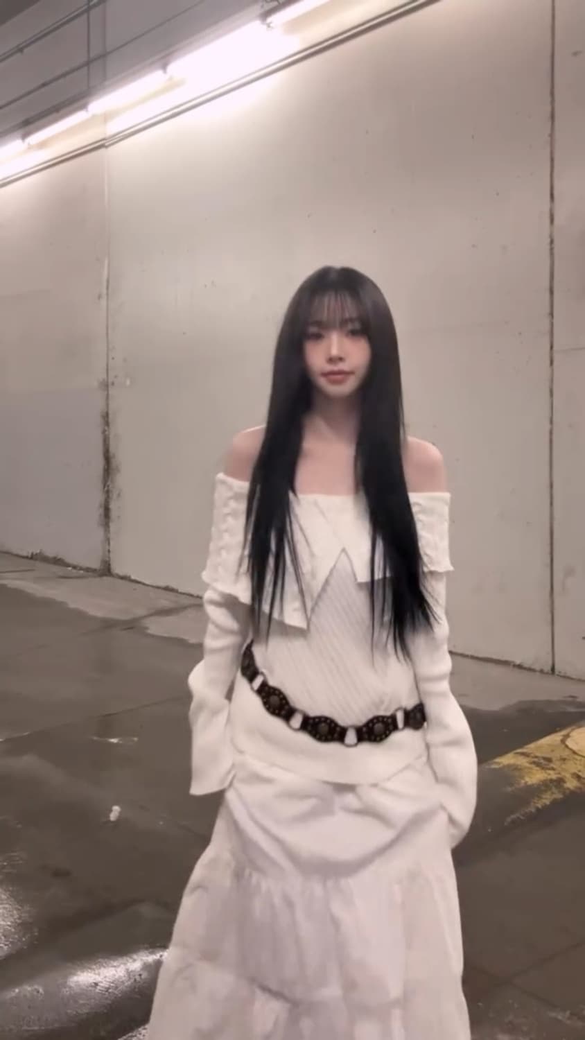 카리나착용 폴리수엠 오프숄더니트 상품이미지2