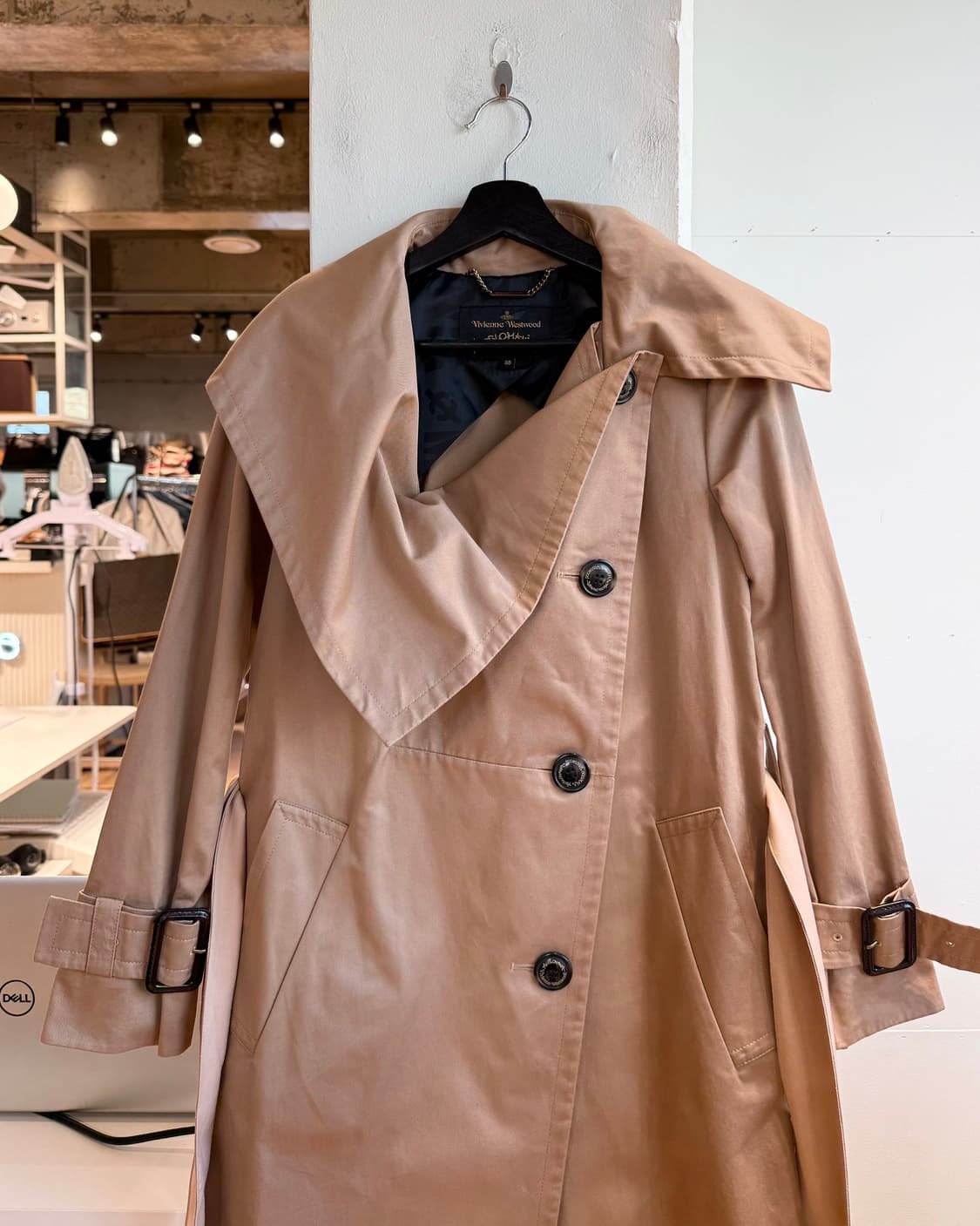 비비안 웨스트우드 브라운 벨티드 트렌치 코트  상품이미지3