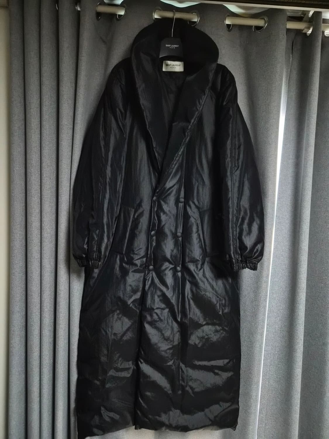 생로랑 23fw 런웨이 롱 패딩 맥시 코트 팝니다 프라다 루이비통 구찌  상품이미지3