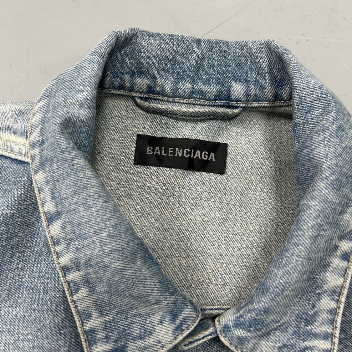 발렌시아가 업사이드 다운 데님 상품이미지7