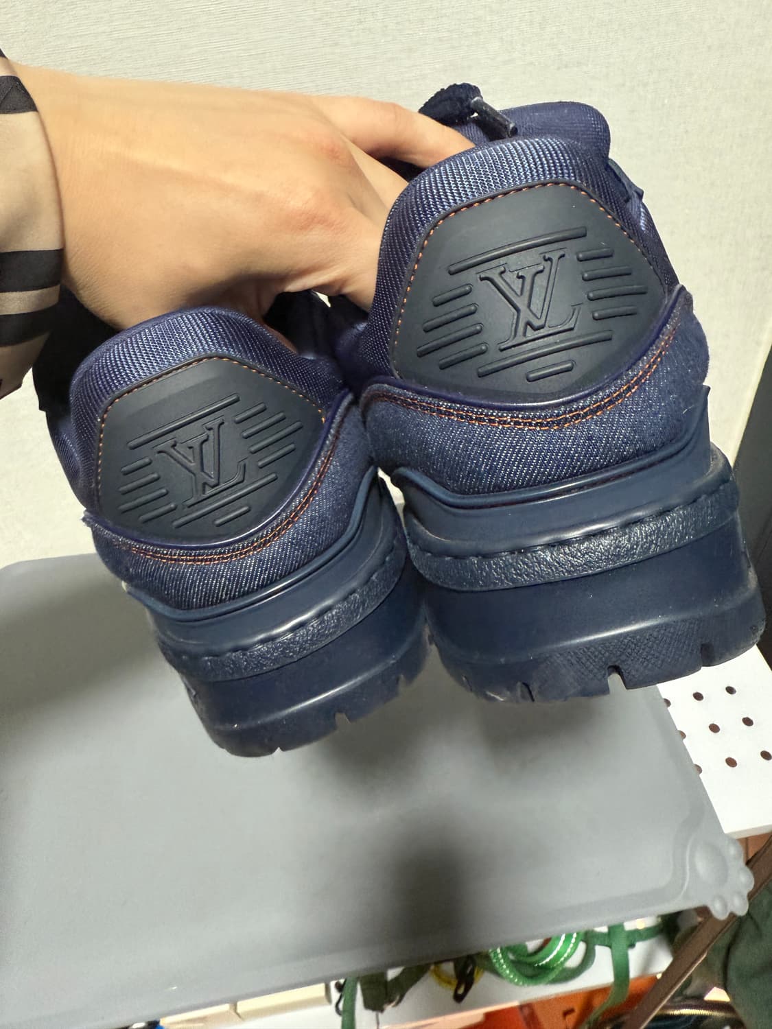 루이비통 맥시 데님 스니커즈 7사이즈 상품이미지4