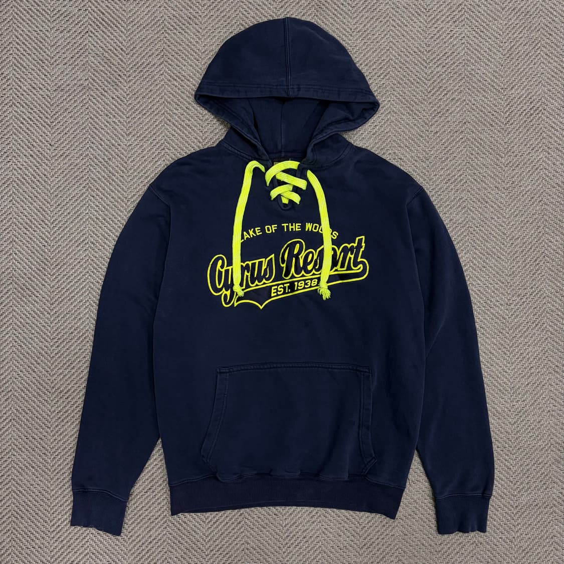 시그니처컨셉 스트링 디테일 오피셜 후드티 v1066 상품이미지1