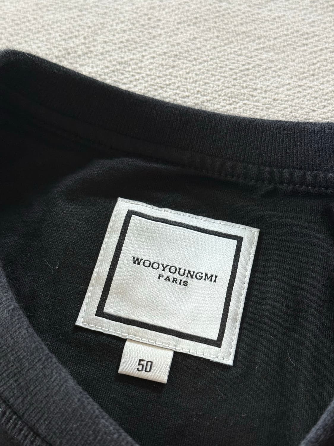 우영미 코튼 스퀘어 라벨 티셔츠 상품이미지2