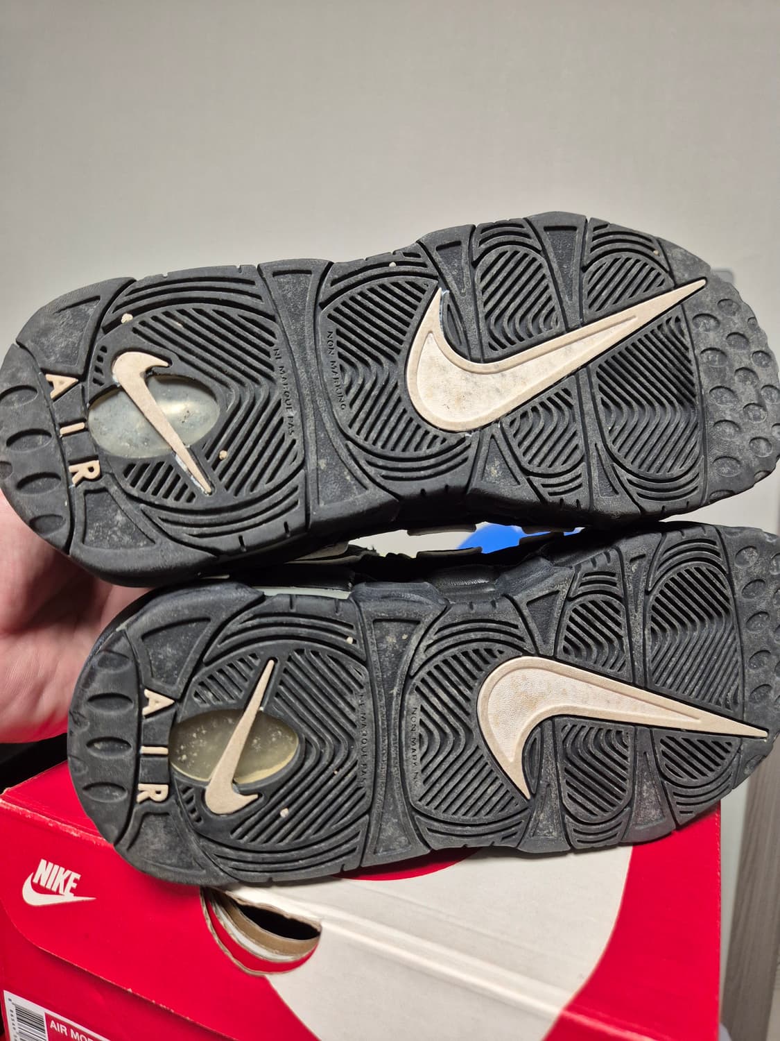 나이키 에어 모어 업템포 블랙 화이트 상품이미지2