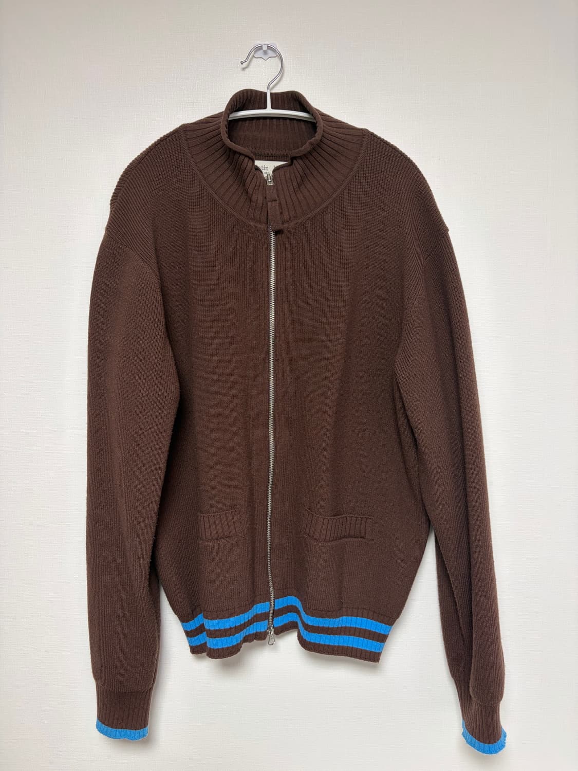 마뗑킴 스펠 포인트 스트라이프 니트 가디건 브라운 상품이미지2